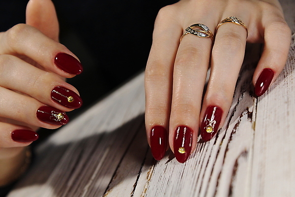 포토 JPG 해외이미지 손 여자 손가락 근접촬영 신체부위 손톱관리 네일아트 손톱 해외202007 해외포토 뷰포인트 사람 뷰티 파일형식