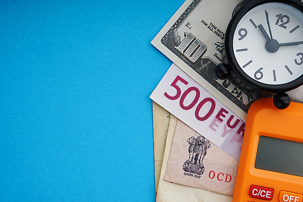 포토 JPG 해외이미지 디자인 교육 종이 커피 백그라운드 컨셉 돈 일러스트 비즈니스 학교 모바일 사람없음 금융 노트북 컴퓨터 사무실 펜 우주 쪽지 공책 흰색 키보드 업무 작업실 플랫 정상 디자이너 책상 레이아웃 문서 파란배경 위치 스타일 힙스터 카피스페이스 해외202007 해외포토 직업 패션 음료 컬러 가구 문구용품 경제 파란색 전자제품 필기구 공백 작업 재산 파일형식