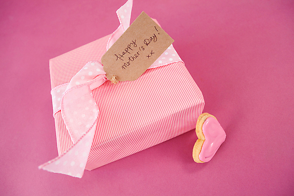 포토 JPG 해외이미지 무료이미지 전통 라이프스타일 계절 리본 분홍색 포장 텍스트 통신 엄마 휴가 아이디어 건강 창조 선물 사랑 이벤트 사람없음 장식 선물상자 상자 꼬리표 라벨 얼음 축제 희망 놀람 도전 축하 인사 신용카드 메시지 달콤 맛 유혹 스마트 활 기회 잔치 소원 충동구매 돌봄 카피스페이스 어머니의날 해외202007 해외202105 해외포토 자연요소 기념일 감정 컬러 컨셉 가족 모션 프레임 표정 생활 금융 쇼핑 공백 예절 미국문화 과소비 파일형식 무료콘텐츠