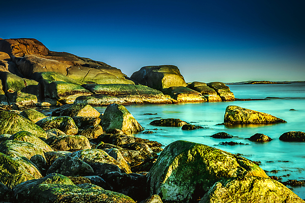 포토 JPG 해외이미지 동물 구름 무료이미지 파도 바다 섬 여행 자연 하늘 바람 노르웨이 풍경 사람없음 물 여름 파란색 빛 햇빛 태양 일몰 활발 바위 저녁 덩어리 스칸디나비아 해외202007 해외202105 해외포토 자연요소 계절 유럽 컬러 컨셉 날씨 노을 돌_바위 야간 생태계 파일형식 무료콘텐츠