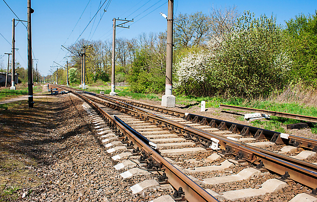 포토 JPG 해외이미지 무료이미지 산업 길 선 여행 백그라운드 컨셉 교통시설 하늘 풍경 사람없음 빛 햇빛 금속 나뭇가지 물류 선로 해외202007 해외202105 해외포토 나무 교통 재질 태양 시설 파일형식