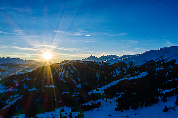 포토 JPG 해외이미지 나무 유럽 문화 여행 겨울 자연 하늘 휴가 스키 산 주택 독일 파노라마 사람없음 야외 가로 파란색 관광지 농가 황혼 일몰 농촌 황무지 오스트리아 숲 오두막 스위스 시골집 산봉우리 샬레 바이에른 산맥 해외202007 해외포토 식물 계절 나라 컬러 겨울스포츠 촬영기법 실험기구 건물 농장 노을 시골 생태계 봉우리 파일형식