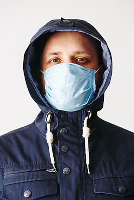 포토 JPG 해외이미지 남자 장갑 백그라운드 건강 마스크 한명 사람 동양인 흰색 오염 바이러스 질병 위험 예방 전염병 남자한명만 코로나바이러스 포스트코로나 해외202007 델타변이바이러스 해외포토 1 잡화 컬러 컨셉 의학 인종 사회이슈 남자만 파일형식