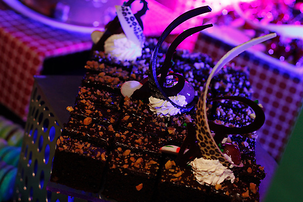 포토 JPG 해외이미지 전신 직업 캐릭터 라이프스타일 접시 커피 음료 음식 컨셉 유니폼 디저트 노동자 서브 쟁반 사탕 요리 사람 사람없음 컵 케이크 요식업 식당 초콜릿 앞치마 카페 빵집 흰색 잡기 업무 자신감 플랫 달콤 만화 컵케이크 가득함 직원 서비스 메뉴 서빙 질서 카페테리아 페스츄리 스타일 맛있는 해외202007 해외포토 식기 옷 감정 산업 빵 컬러 모션 생활 상점 예절 작업 맛 파일형식