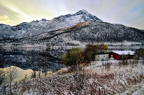 포토 JPG 해외이미지 무료이미지 호수 여행 자연 하늘 산 주택 풍경 사람없음 해외202007 해외202105 해외포토 건물 생태계 파일형식