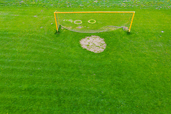 포토 JPG 해외이미지 식물 무료이미지 잔디 사람없음 야외 초록색 봄 축구골대 해외202007 해외202105 해외포토 계절 컬러 축구 골대 파일형식