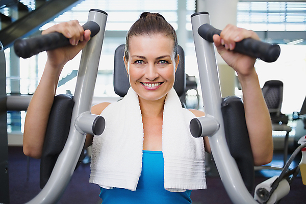 포토 JPG 해외이미지 백인 응시 여자 행복 스포츠 근육 실내 건강 한명 사람 성인 30대 운동복 수건 운동 헬스장 장비 날씬함 집중 연습 체육관 성인여자한명만 해외202007 해외포토 서양인 1 시선 옷 감정 컨셉 내부 장년 위생용품 헬스 몸매 여자한명만 성인여자만 파일형식