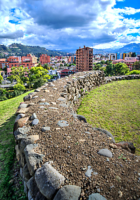 포토 JPG 해외이미지 나무 구름 문화 벽 하늘 산 사람없음 야외 초록색 파란색 빛 정원 미국 골동품 바위 사찰 남아메리카 역사 원주민 라틴아메리카 땅 조경 먼지 에콰도르 고고학 땅파기 옛날 잉카 파멸 해외202007 해외포토 자연요소 식물 교육 컬러 컨셉 북아메리카 종교건축 아메리카 돌_바위 아프리카인 파일형식 소멸