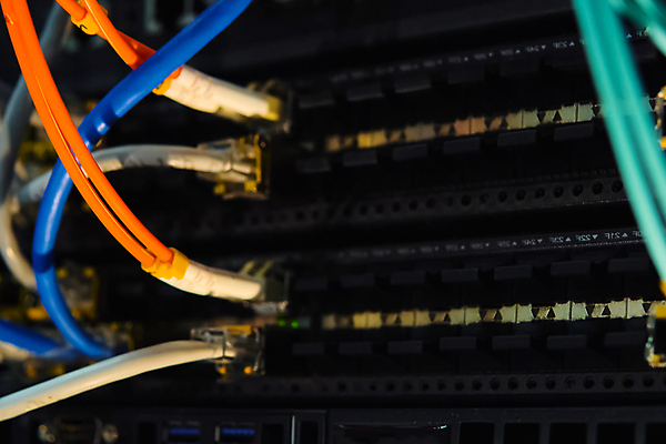 포토 JPG 해외이미지 선 인터넷 비즈니스 통신 사람없음 전자제품 컴퓨터 자료 방 전선 정보 업무 개울 조직 연결 USB 캐비닛 발굴 사이버 레이아웃 보안 상업 철사 시스템 해결 전자상거래 혁명 대본 방화벽 서버 프로그래밍 하드웨어 네트워킹 해외202007 해외포토 컨셉 안전 강 작업 네트워크 사물함 개발 파일형식