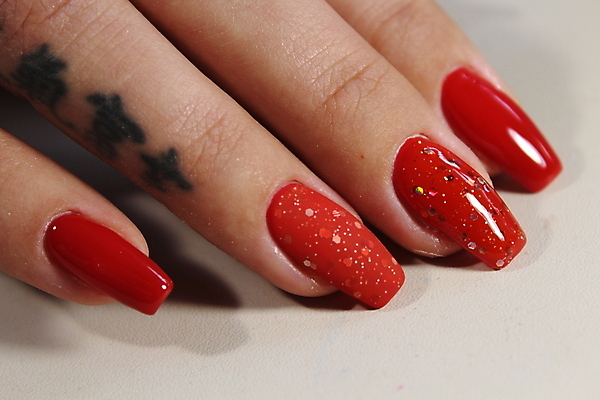 포토 JPG 해외이미지 백인 무료이미지 손 여자 근접촬영 신체부위 손톱관리 네일아트 손톱 해외202007 해외202105 해외포토 서양인 뷰포인트 사람 뷰티 파일형식