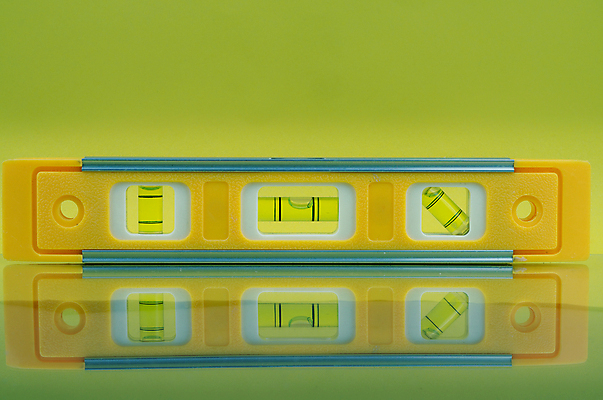 포토 JPG 해외이미지 백인 무료이미지 직업 남자 산업 선 벽 백그라운드 건축양식 노동자 주택 자 사람 사람없음 건물 가로 노란색 거품 장비 흰색 기구 공구 업무 작업 액체 플랫 수리 헬멧 목수 측정 목공예 건축업자 고립 업그레이드 조작 정확 해외202007 해외202105 해외포토 서양인 건축물 건축 컬러 컨셉 문구용품 도구 보호장비 공예 파일형식 무료콘텐츠