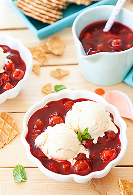 포토 JPG 해외이미지 무료이미지 아이스크림 디저트 사람없음 세로 컬러풀 쿠키 대접 사발 달콤 맛 와플 바닐라 바삭바삭 맛있는 해외202007 해외202105 해외포토 음식 컬러 컨셉 사기그릇 파일형식