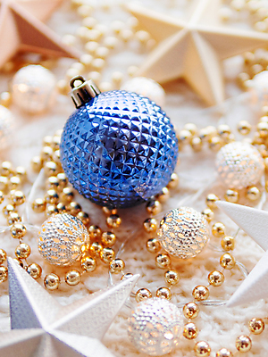 포토 JPG 해외이미지 무료이미지 별 백그라운드 크리스마스 목걸이 휴가 불꽃 새해 사람없음 장식 파란색 빛 금속 흰색 축하 황금 니트 창백 파스텔톤 해외202007 해외202105 해외포토 자연요소 기념일 컬러 컨셉 상의 장신구 재질 불 파일형식 무료콘텐츠