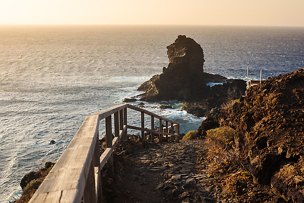 포토 JPG 해외이미지 길 바다 섬 여행 자연 벽지 하늘 휴가 파노라마 풍경 사람없음 물 파란색 컬러풀 걷기 트래킹 하이킹 만 스페인 아치 화산 포인트 로스앤젤레스 하이커 해외202007 해외포토 자연요소 유럽 컬러 모션 레저 산 촬영기법 금융 미국 생태계 파일형식