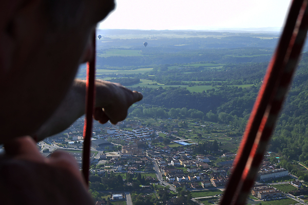 포토 JPG 해외이미지 구름 여행 백그라운드 교통시설 자연 하늘 휴가 안테나 풍경 사람없음 파란색 태양 포인트 수평선 해외202007 해외포토 자연요소 컬러 교통 통신 금융 시설 생태계 파일형식