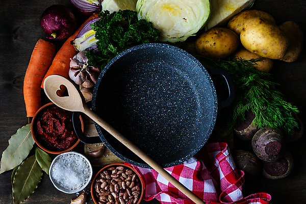 포토 JPG 해외이미지 무료이미지 전통 식기 접시 음식 백그라운드 컨셉 채소 재료 탁자 콩 감자 파슬리 건강 마늘 요리 사람없음 빨간색 세트 숟가락 식사 저녁식사 당근 회색 신선 도자기 사발 맛 수프 은색 먹기 유기농 냅킨 양배추 날것 소금 토마토소스 설정 딜 비트 우크라이나 콘크리트 카피스페이스 비건 해외202007 해외202105 해외포토 웰빙 유럽 컬러 가구 모션 곡류 뿌리채소 수저 공백 사기그릇 소스_음식 채식주의자 파일형식 무료콘텐츠