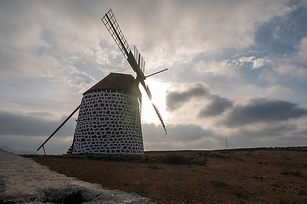 포토 JPG 해외이미지 자연 하늘 바람 풍경 사람없음 환경 힘 풍차 발전기 풍력에너지 네덜란드 프로펠러 방앗간 해외202007 해외포토 자연요소 유럽 날씨 발전소 그린에너지 생태계 파일형식