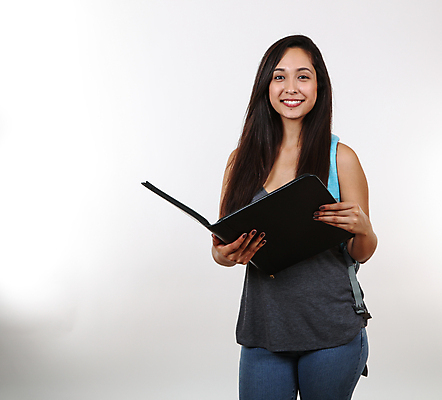 포토 JPG 해외이미지 학생 라이프스타일 여자 교육 행복 가방 배낭 학교 성공 미래 한명 미소 성인 청춘 공책 흰색 자신감 흥분 대학교 히스패닉 고립 스페인어 포트폴리오 해외202007 해외포토 1 잡화 감정 컬러 컨셉 문구용품 표정 사람 생활 파일형식