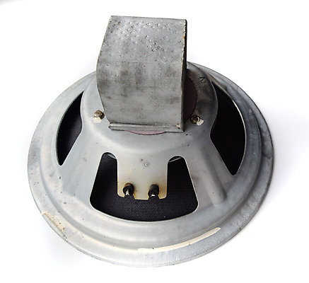 포토 JPG 해외이미지 2 노래 사람없음 목재 듣기 회색 수확 골동품 램프 60대 책상 마이크 라디오 오디오 70대 시끄러움 목소리 판지 반항 녹음기 다락방 랩 보관소 소비에트 스파이 옛날 캡모자 해외202007 해외포토 나무 모자_잡화 노년 음악 컬러 음향기기 가구 농업 재료 모션 조명 전자제품 저장 파일형식 녹음_기록