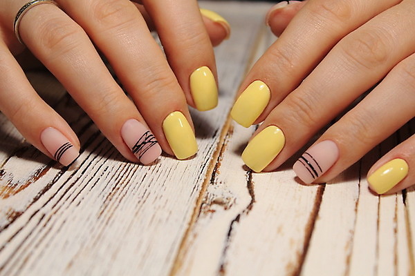 포토 JPG 해외이미지 손 여자 손가락 근접촬영 신체부위 손톱관리 네일아트 손톱 해외202007 해외포토 뷰포인트 사람 뷰티 파일형식