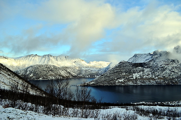 포토 JPG 해외이미지 구름 여행 백그라운드 자연 하늘 산 풍경 사람없음 물 반사 얼음 하이킹 절정 해외202007 해외포토 자연요소 레저 생태계 파일형식