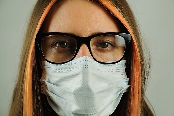 포토 JPG 해외이미지 여자 안경 청소년 마스크 한명 의사 바이러스 스마트 전염병 여자한명만 코로나바이러스 포스트코로나 해외202007 델타변이바이러스 해외포토 1 잡화 컨셉 사람 의료진 질병 사회이슈 여자만 파일형식