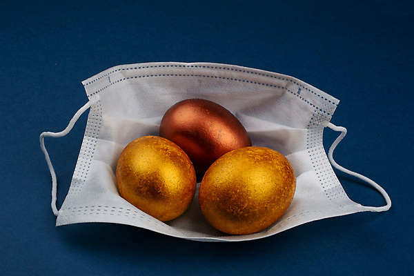 포토 JPG 해외이미지 디자인 얼굴 백그라운드 컨셉 돈 비즈니스 휴가 부활절 아이디어 건강 가면 사람없음 금융 약 파티 건강관리 계란 흰색 축하 재산 황금 바이러스 둥지 보호 질병 사냥 감염 보물 취소 돌봄 전염병 해외202007 해외포토 기념일 컬러 의학 모션 관리 이벤트 신체부위 경제 알 파일형식