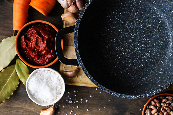 포토 JPG 해외이미지 전통 식기 접시 음식 백그라운드 컨셉 채소 재료 탁자 콩 감자 파슬리 건강 마늘 요리 사람없음 빨간색 세트 숟가락 식사 저녁식사 당근 회색 신선 도자기 사발 맛 수프 은색 먹기 유기농 냅킨 양배추 날것 소금 토마토소스 설정 딜 비트 우크라이나 콘크리트 카피스페이스 비건 해외202007 해외포토 웰빙 유럽 컬러 가구 모션 곡류 뿌리채소 수저 공백 사기그릇 소스_음식 채식주의자 파일형식