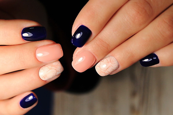 포토 JPG 해외이미지 손 여자 손가락 근접촬영 신체부위 손톱관리 네일아트 손톱 해외202007 해외포토 뷰포인트 사람 뷰티 파일형식