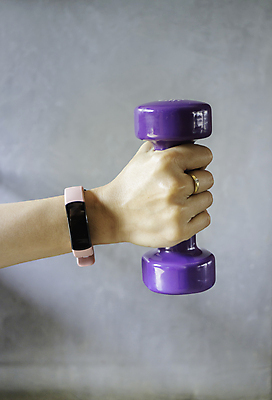 포토 JPG 해외이미지 무료이미지 라이프스타일 손 스포츠 컨셉 건강 들기 신체부위 운동 아령 연습 해외202007 해외포토 모션 사람 생활 파일형식