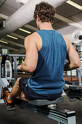 포토 JPG 해외이미지 전신 백인 라이프스타일 남자 실내 건강 한명 사람 20대 성인 뒷모습 운동복 운동 활발 헬스장 당기기 집중 체육관 성인남자한명만 해외202007 해외포토 서양인 1 옷 뷰포인트 컨셉 모션 청년 내부 생활 헬스 남자한명만 성인남자만 파일형식