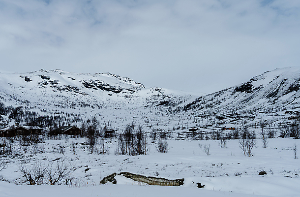 포토 JPG 해외이미지 나무 유럽 도로 길 호수 여행 겨울 자연 하늘 휴가 산 파노라마 노르웨이 풍경 경사 사람없음 물 파란색 계곡 맑음 침묵 봄 등산 트래킹 바위 오픈 홀 정상 언덕 내추럴 방법 스칸디나비아 절정 해외202007 해외포토 자연요소 식물 계절 나라 컬러 교통시설 레저 날씨 촬영기법 소리 공간 돌_바위 생태계 파일형식