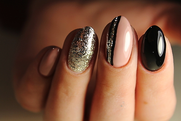 포토 JPG 해외이미지 무료이미지 라이프스타일 손 여자 근접촬영 신체부위 손톱관리 네일아트 손톱 해외202007 해외202105 해외포토 뷰포인트 사람 생활 뷰티 파일형식