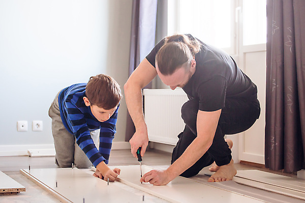 포토 JPG 해외이미지 백인 직업 라이프스타일 남자 아들 어린이 가구 가족 노동자 새로움 주택 함께함 사람 소년 두명 목재 육아 흰색 공구 업무 작업 가르침 드라이버 아빠 플랫 수리 널 만들기 팩 DIY 조립 셀프 통일 헬프 해외202007 해외포토 서양인 나무 교육 컬러 생활용품 컨셉 재료 관계 모션 취미 건물 생활 화장품 도구 도움 파일형식