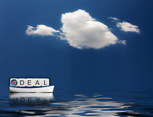 포토 JPG 해외이미지 구름 유럽 바다 컨셉 비즈니스 미래 출입구 영국 협상 사람없음 거래 보트 나룻배 토론 버리기 무역 함선 반대 떠남 위기 유럽연합 폭풍우 브렉시트 국경 해외202007 해외포토 자연요소 나라 산업 배_교통 모션 경제 비_날씨 자연재해 파일형식