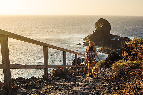 포토 JPG 해외이미지 라이프스타일 여자 길 스포츠 바다 섬 여행 자연 하늘 휴가 파노라마 한명 물 컬러풀 걷기 산책 트래킹 하이킹 스페인 개 포인트 로스앤젤레스 염원 하이커 해외202007 해외포토 자연요소 1 유럽 컬러 포유류 모션 레저 휴식 촬영기법 사람 생활 금융 미국 생태계 파일형식