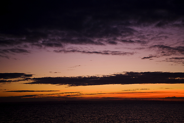 포토 JPG 해외이미지 구름 무료이미지 바다 여행 백그라운드 자연 하늘 날씨 휴식 풍경 사람없음 야외 빨간색 물 여름 파란색 빛 태양 노란색 일출 어둠 황혼 일몰 저녁 광택 수평선 해외202007 해외202105 해외포토 자연요소 계절 컬러 컨셉 노을 야간 생태계 파일형식