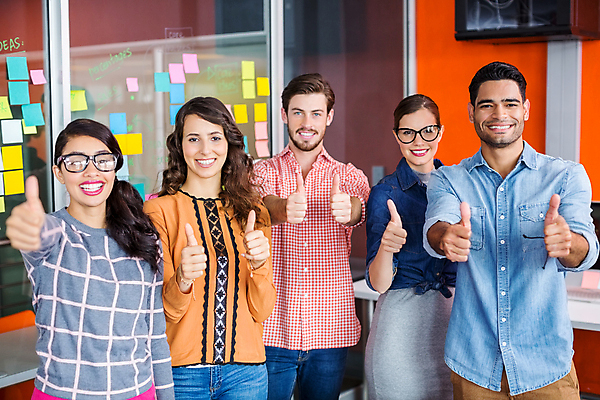 포토 JPG 해외이미지 백인 여자 남자 행복 안경 회사 비즈니스 성공 직장 서기 손짓 20대 사무실 우정 기쁨 성장 동료 긍정 예술가 해외202007 해외포토 서양인 잡화 감정 컨셉 관계 모션 사람 청년 친구 파일형식