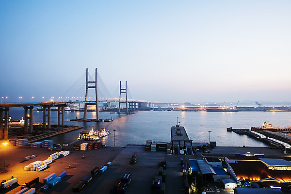 포토 JPG 여행 한국 풍경 사람없음 야외 관광지 항구 일몰 야간 무역 경기도 국내여행 서해대교 평택 평택항 국내포토 자연요소 산업 아시아 교통시설 노을 다리_건축물 파일형식