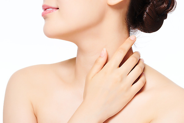 포토 JPG 스튜디오촬영 여자 의학 실내 관리 한명 손짓 근접촬영 상반신 20대 앞모습 뷰티 한국인 수술 성형수술 흰배경 목 시술 의료성형뷰티 국내포토 1 뷰포인트 백그라운드 모션 사람 동양인 청년 내부 신체부위 치료 흰색 파일형식