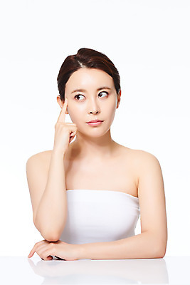 포토 JPG 스튜디오촬영 여자 생각 의학 실내 관리 한명 손짓 상반신 20대 앞모습 뷰티 한국인 수술 성형수술 고민 흰배경 시술 의료성형뷰티 국내포토 1 감정 뷰포인트 백그라운드 모션 사람 동양인 청년 내부 치료 흰색 파일형식