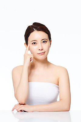 포토 JPG 스튜디오촬영 여자 생각 의학 실내 관리 한명 손짓 상반신 20대 앞모습 뷰티 한국인 수술 성형수술 고민 흰배경 시술 의료성형뷰티 국내포토 1 감정 뷰포인트 백그라운드 모션 사람 동양인 청년 내부 치료 흰색 파일형식