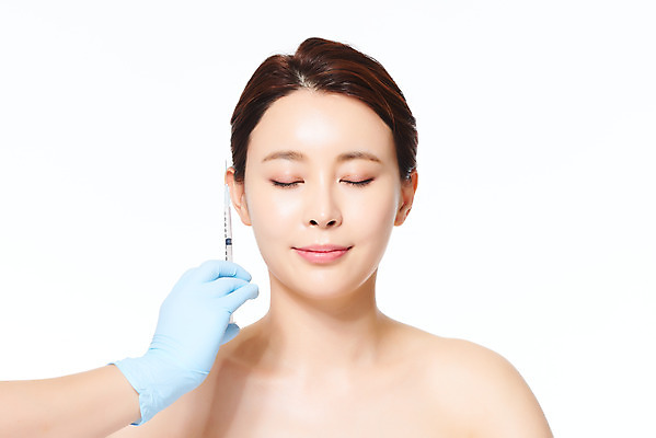 포토 JPG 스튜디오촬영 손 여자 장갑 의학 실내 관리 주사기 한명 상반신 20대 앞모습 신체부위 뷰티 눈감음 한국인 수술 성형수술 흰배경 보톡스 시술 의료성형뷰티 필러 국내포토 1 잡화 뷰포인트 백그라운드 의료기기 모션 사람 동양인 청년 내부 치료 흰색 파일형식