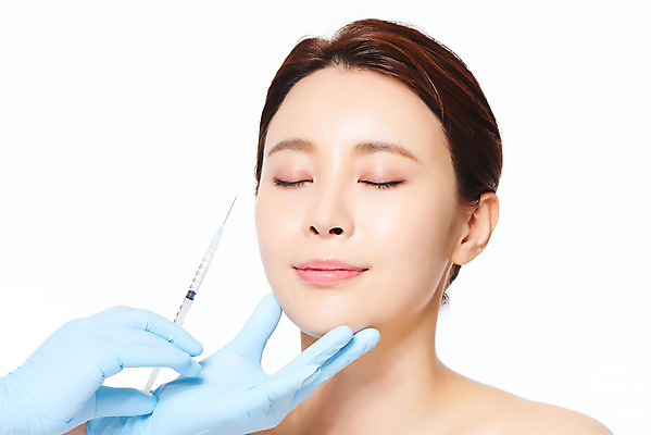 포토 JPG 스튜디오촬영 손 여자 얼굴 장갑 의학 실내 관리 주사기 한명 상반신 20대 앞모습 신체부위 뷰티 눈감음 한국인 수술 성형수술 흰배경 코 보톡스 시술 의료성형뷰티 필러 국내포토 1 잡화 뷰포인트 백그라운드 의료기기 모션 사람 동양인 청년 내부 치료 흰색 파일형식