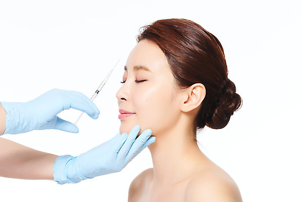 포토 JPG 스튜디오촬영 손 여자 얼굴 장갑 의학 실내 관리 주사기 한명 상반신 20대 옆모습 신체부위 뷰티 눈감음 한국인 수술 성형수술 흰배경 보톡스 시술 의료성형뷰티 필러 국내포토 1 잡화 뷰포인트 백그라운드 의료기기 모션 사람 동양인 청년 내부 치료 흰색 파일형식