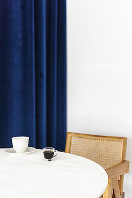 포토 JPG 스튜디오촬영 음료 의자 탁자 잔 실내 취미 사람없음 카페 커피잔 흰배경 에스프레소 소확행 홈카페 에스프레소잔 국내포토 식기 커피 가구 백그라운드 내부 상점 흰색 신조어 파일형식