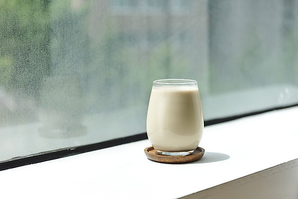 포토 JPG 스튜디오촬영 커피 음료 실내 취미 사람없음 한개 카페 창가 라떼 소확행 코스터 홈카페 국내포토 1 창문 내부 상점 컵받침 신조어 파일형식