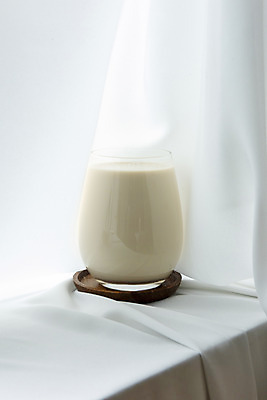 포토 JPG 스튜디오촬영 커피 음료 실내 취미 사람없음 한개 카페 흰배경 라떼 소확행 코스터 홈카페 국내포토 1 백그라운드 내부 상점 흰색 컵받침 신조어 파일형식