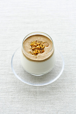 포토 JPG 스튜디오촬영 음료 잔 실내 취미 사람없음 한개 카페 흰배경 달고나 라떼 소확행 홈카페 달고나라떼 국내포토 1 식기 커피 백그라운드 내부 상점 흰색 신조어 파일형식