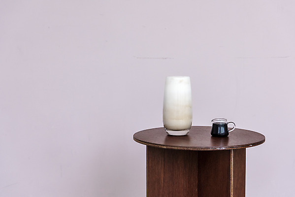 포토 JPG 스튜디오촬영 음료 분홍색 잔 실내 취미 사람없음 카페 두개 에스프레소 라떼 스툴 소확행 홈카페 에스프레소잔 국내포토 식기 커피 컬러 2 의자 내부 상점 신조어 파일형식